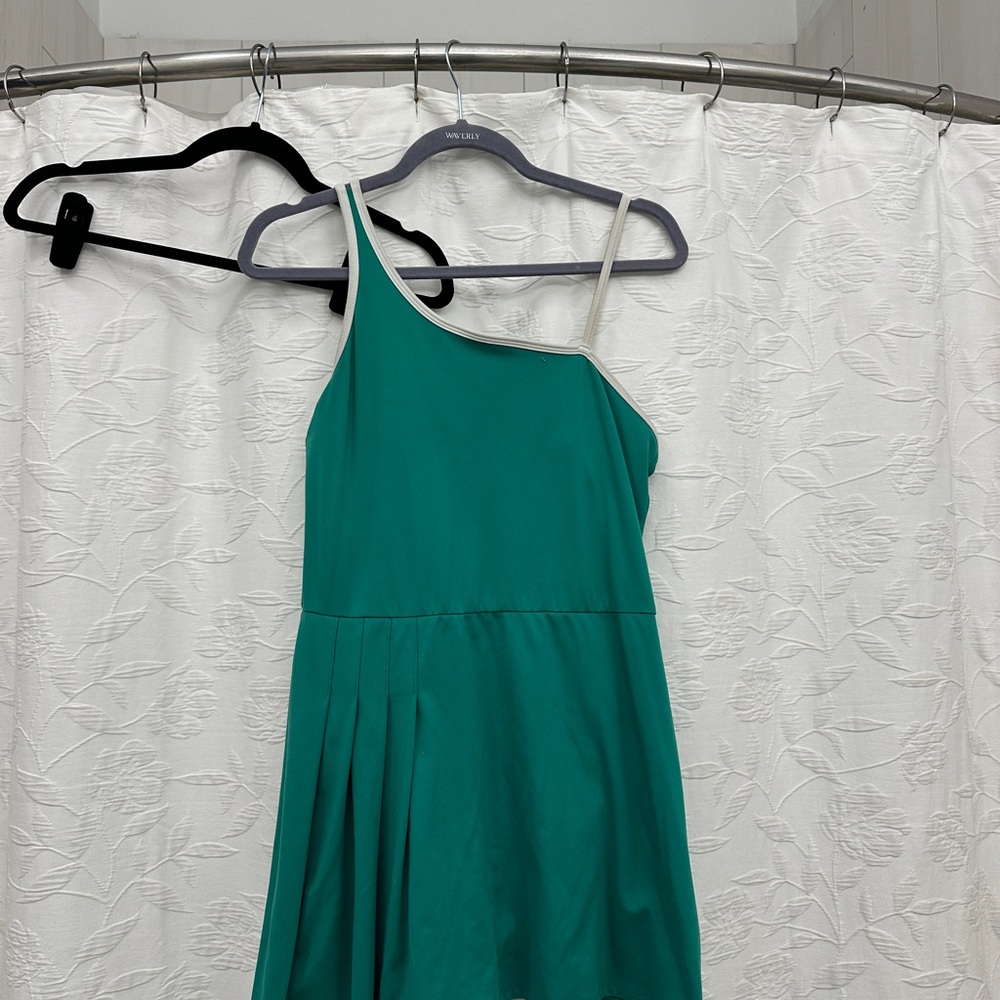 All in Motion Green Activewear Top with White Accents